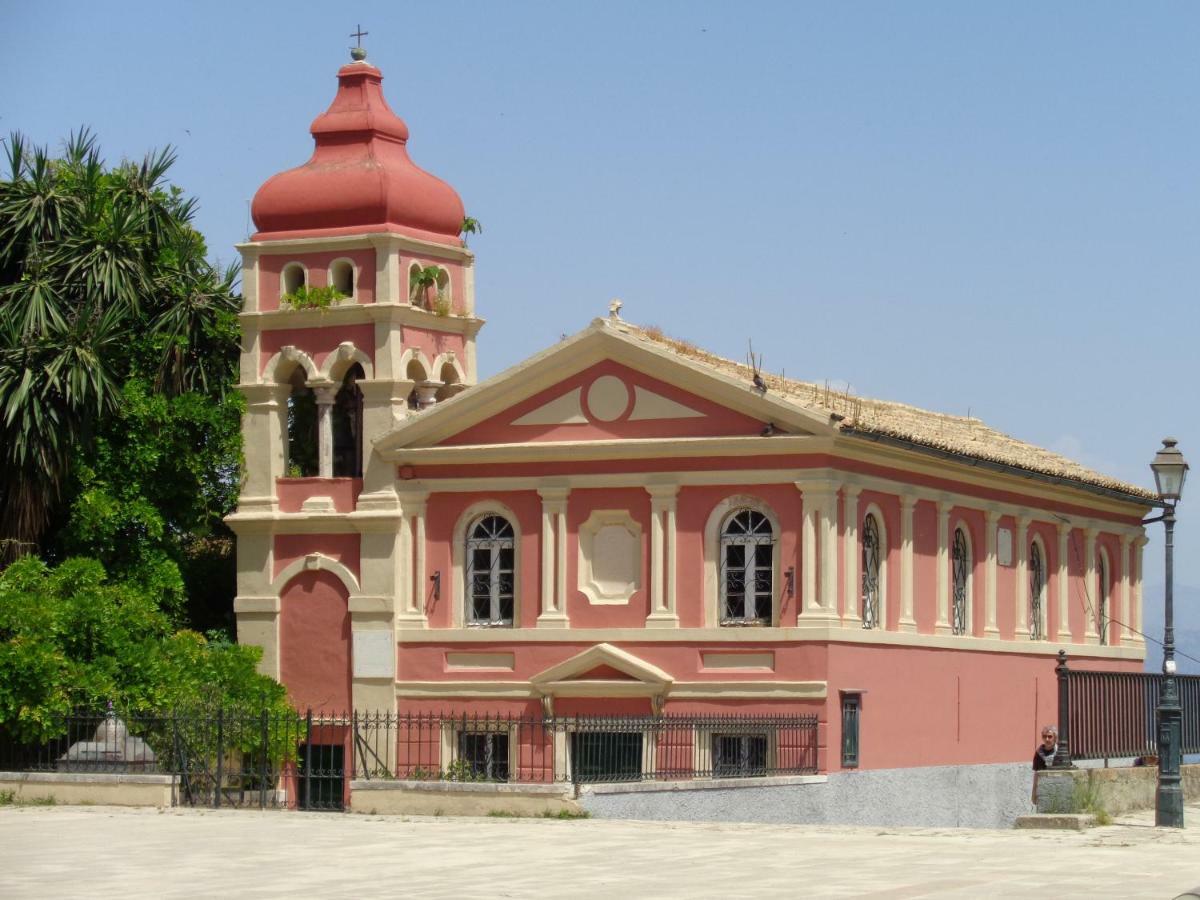 Corfu-haris Old Town *