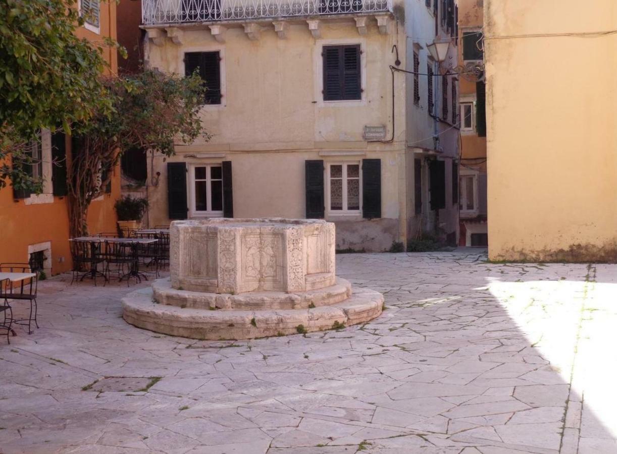 Corfu-haris Old Town *
